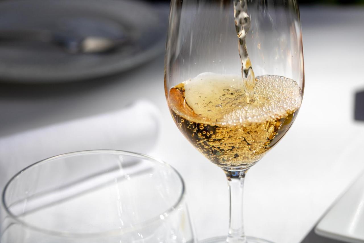 Hotel The Vintage House - Douro Pinhão Exterior foto A glass of Champagne